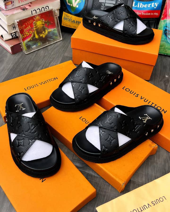 PETROVAL FOOTS store